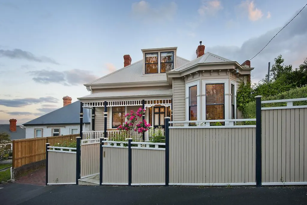 Library House Villa Hobart